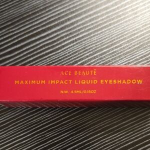 Stellah Vibrant Red Liquid Eyeshadow